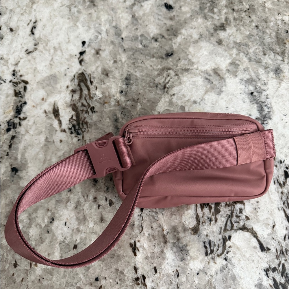 lululemon athletica Mini Everywhere Belt Bag - Picture 2 of 2